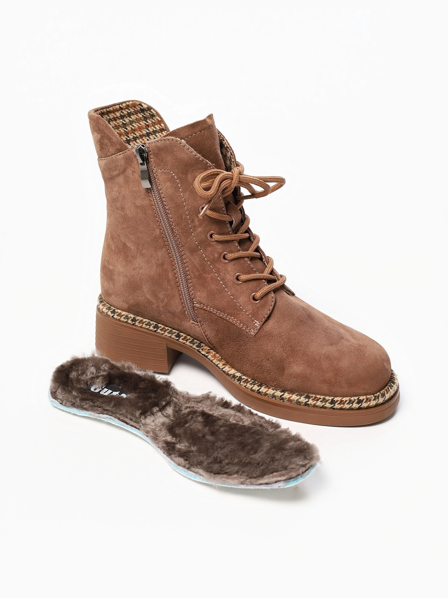 Ботинки коричневого цвета на широком среднем каблуке